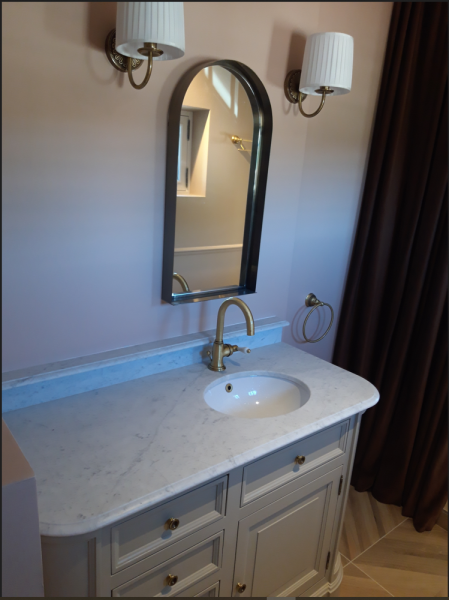 Modification de salle de bains dans un appartement au cœur d'Aix en Provence avec pose de baignoire et meuble vasque